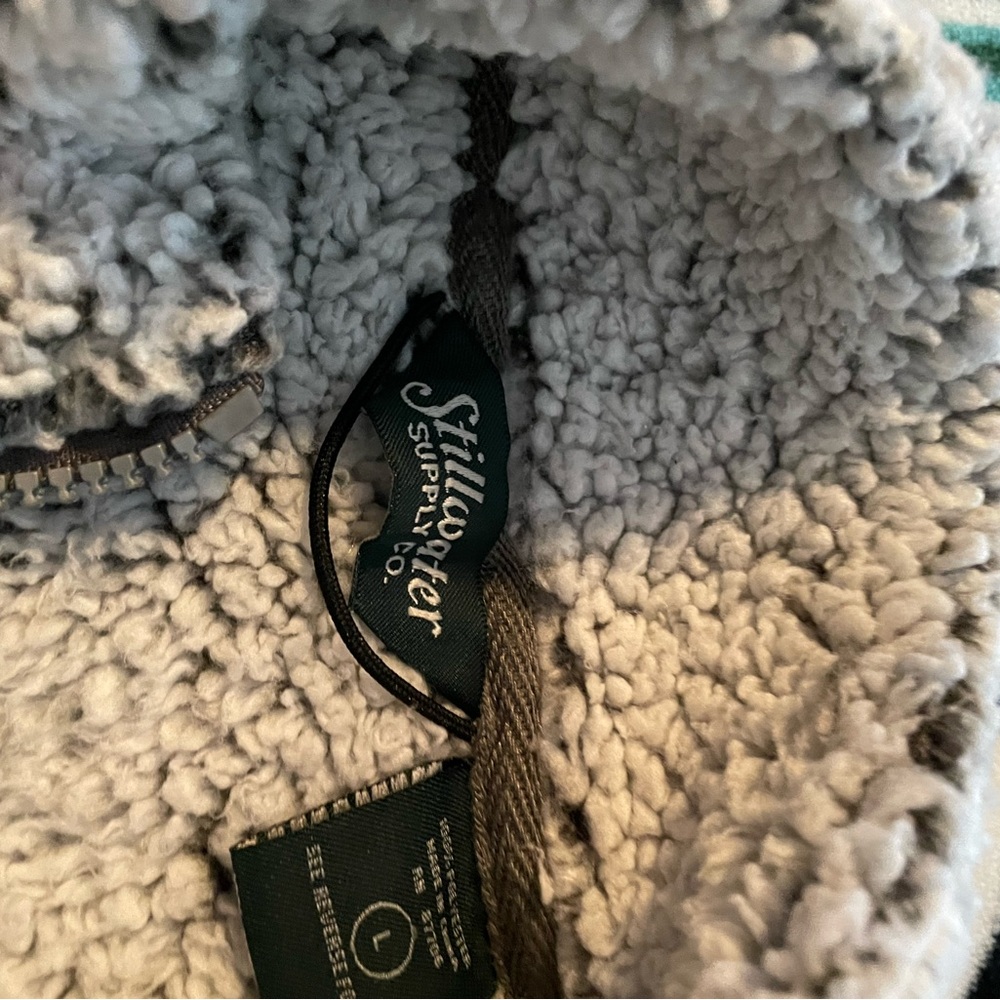 Cozy Sherpa Pullover in Light Gray - Picture 4 of 5